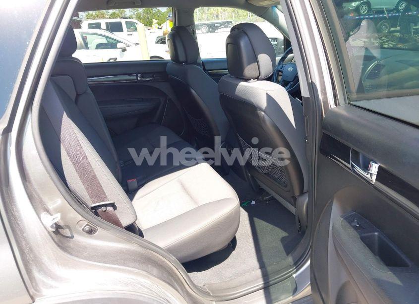 Photo 8 of 2012 Kia Sorento LX (VIN 5XYKT3A6XCG199254)