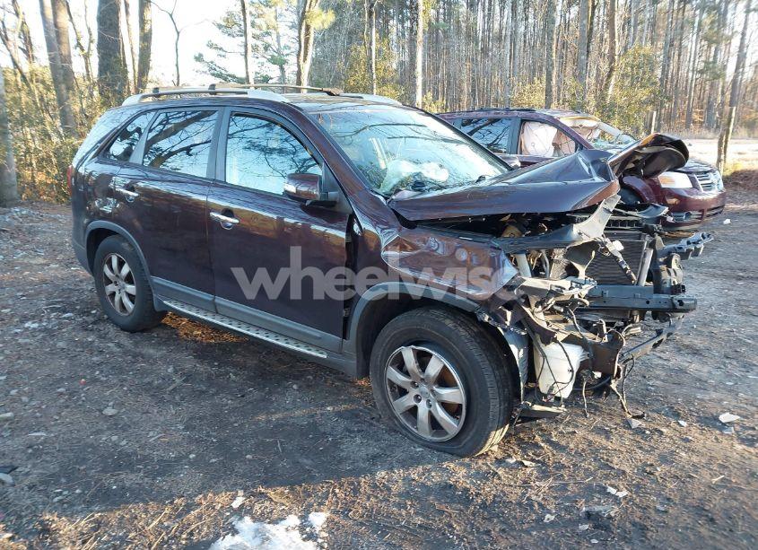 2012 Kia Sorento LX (VIN 5XYKT3A6XCG223195) main photo