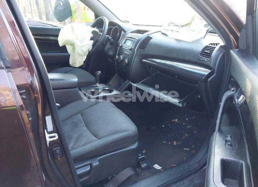 Photo 5 of 2012 Kia Sorento LX (VIN 5XYKT3A6XCG223195)