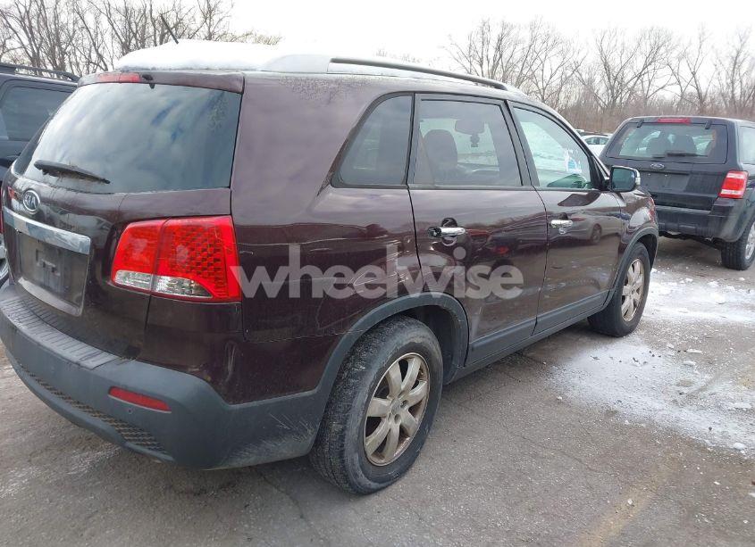 Photo 4 of 2012 Kia Sorento LX (VIN 5XYKT3A6XCG226954)