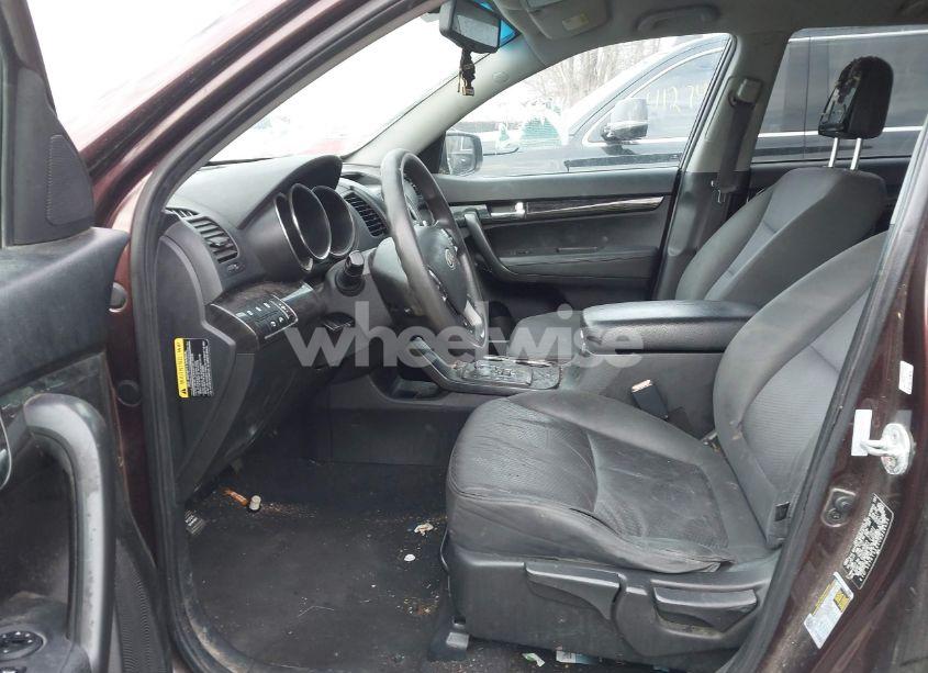 Photo 5 of 2012 Kia Sorento LX (VIN 5XYKT3A6XCG226954)