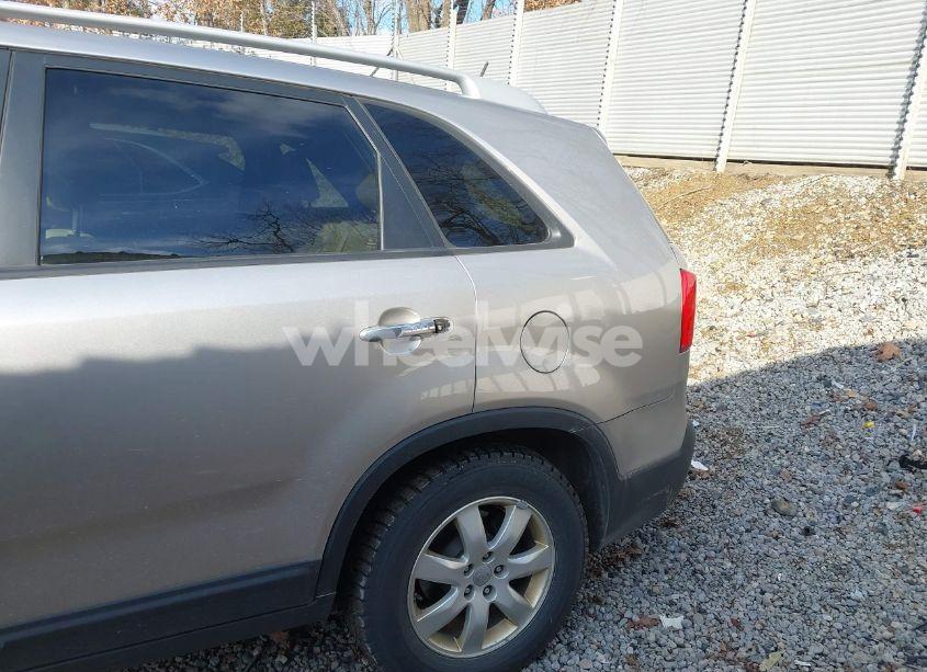 Photo 16 of 2012 Kia Sorento LX (VIN 5XYKT3A6XCG304309)