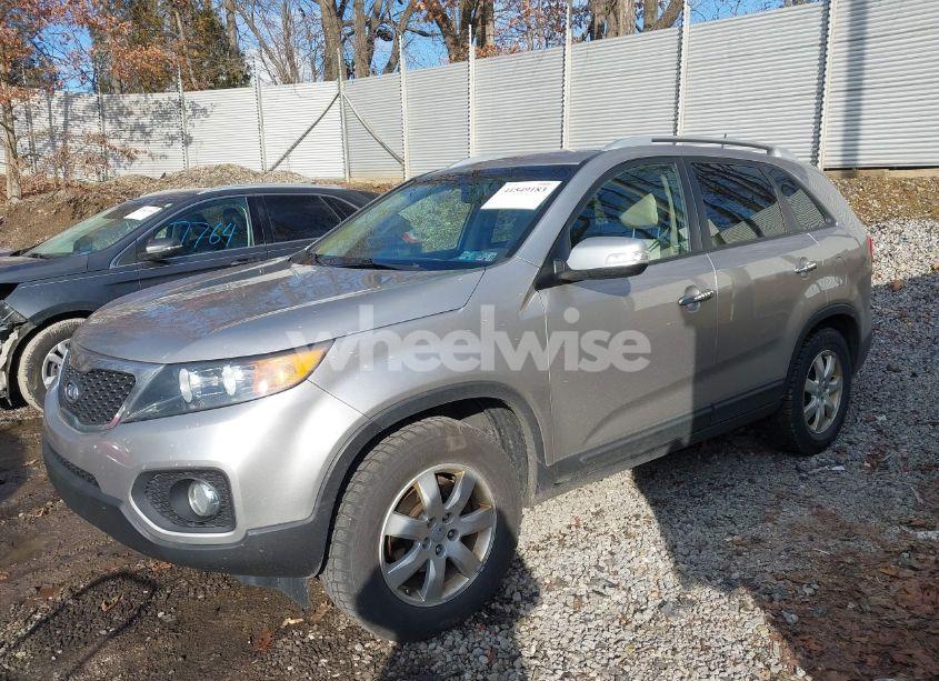 Photo 2 of 2012 Kia Sorento LX (VIN 5XYKT3A6XCG304309)