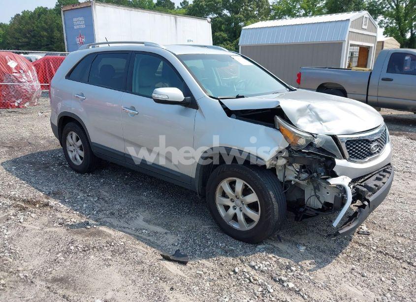 2013 Kia Sorento LX (VIN 5XYKT3A6XDG361675) main photo