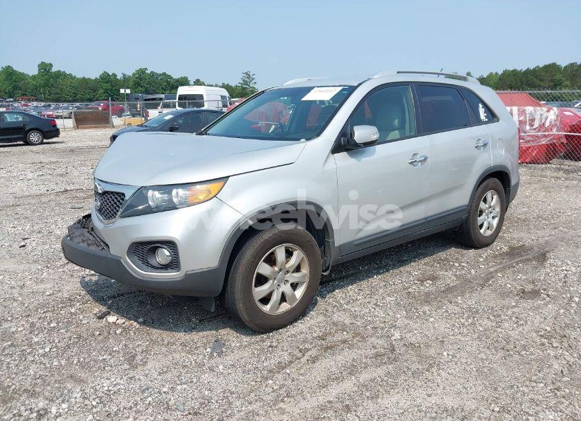 Photo 2 of 2013 Kia Sorento LX (VIN 5XYKT3A6XDG361675)