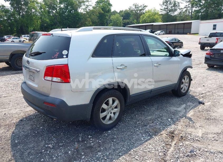 Photo 4 of 2013 Kia Sorento LX (VIN 5XYKT3A6XDG361675)