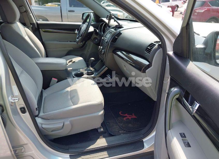 Photo 5 of 2013 Kia Sorento LX (VIN 5XYKT3A6XDG361675)