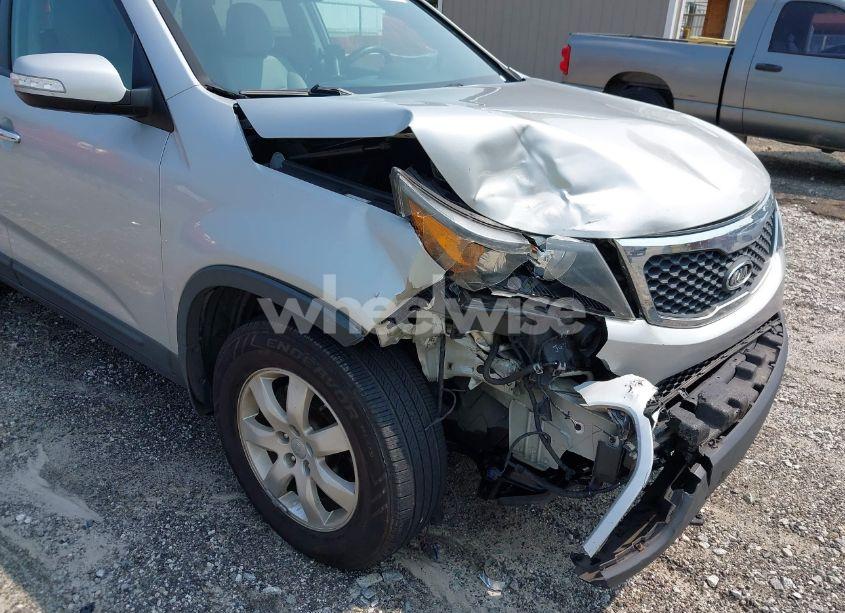 Photo 6 of 2013 Kia Sorento LX (VIN 5XYKT3A6XDG361675)