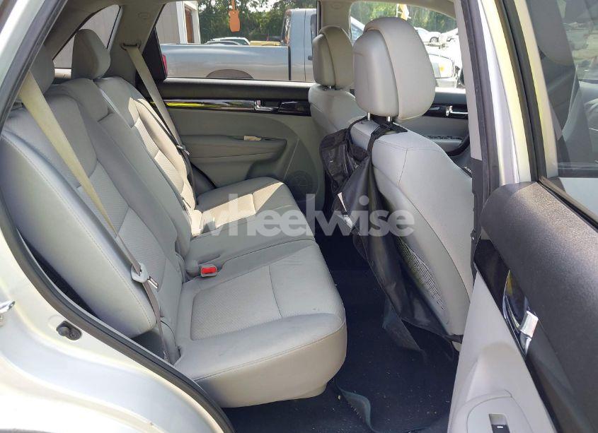 Photo 8 of 2013 Kia Sorento LX (VIN 5XYKT3A6XDG361675)