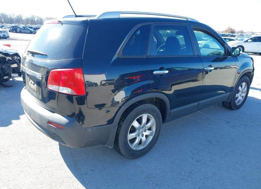 Photo 4 of 2013 Kia Sorento LX (VIN 5XYKT3A6XDG363488)