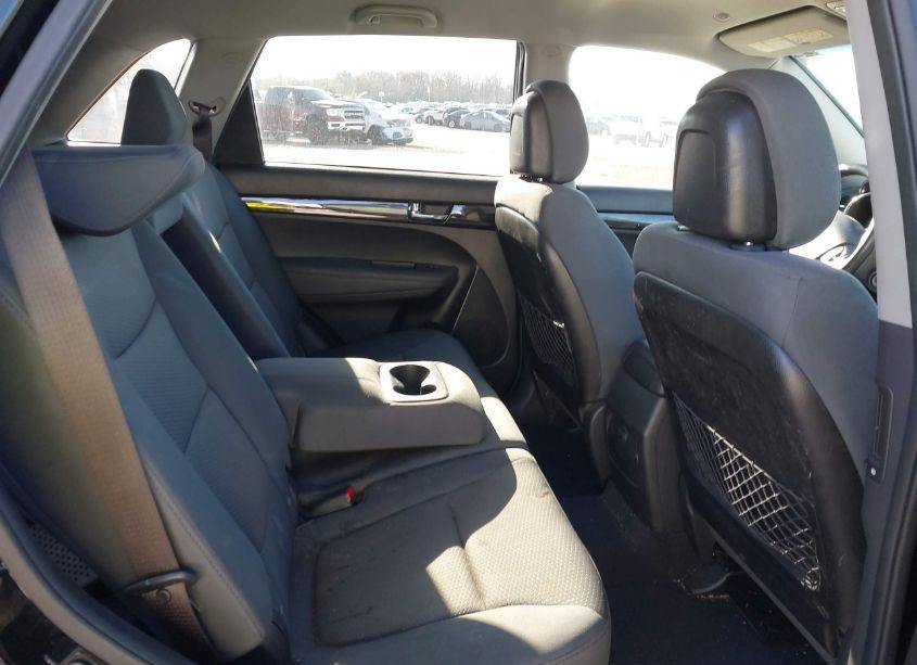Photo 8 of 2013 Kia Sorento LX (VIN 5XYKT3A6XDG363488)