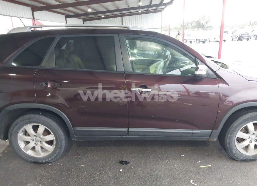 Photo 13 of 2013 Kia Sorento LX (VIN 5XYKT3A6XDG384793)