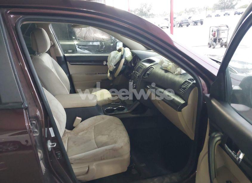 Photo 5 of 2013 Kia Sorento LX (VIN 5XYKT3A6XDG384793)
