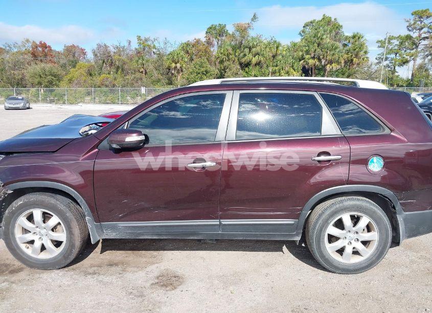 Photo 14 of 2013 Kia Sorento LX (VIN 5XYKT3A6XDG387175)