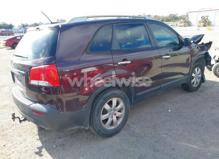 Photo 4 of 2013 Kia Sorento LX (VIN 5XYKT3A6XDG387175)