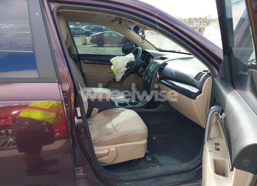 Photo 5 of 2013 Kia Sorento LX (VIN 5XYKT3A6XDG387175)
