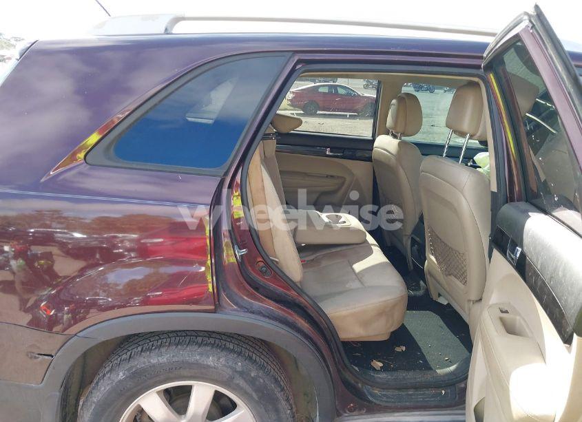 Photo 8 of 2013 Kia Sorento LX (VIN 5XYKT3A6XDG387175)