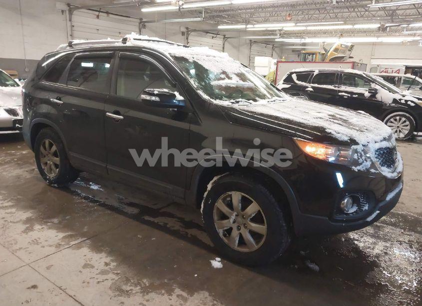 2013 Kia Sorento LX (VIN 5XYKT3A6XDG405772) main photo