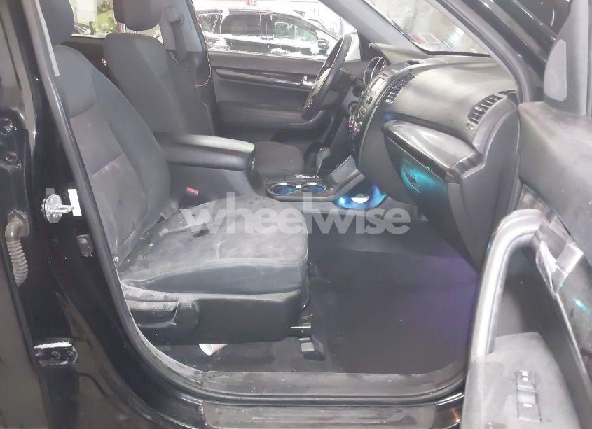 Photo 5 of 2013 Kia Sorento LX (VIN 5XYKT3A6XDG405772)