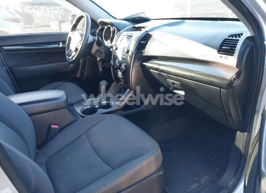 Photo 5 of 2013 Kia Sorento LX (VIN 5XYKT3A6XDG406288)