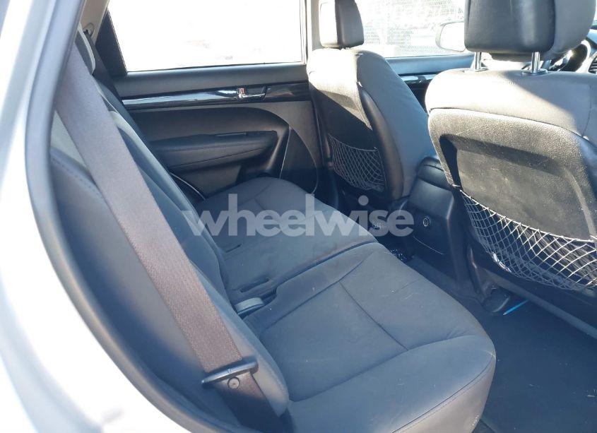 Photo 8 of 2013 Kia Sorento LX (VIN 5XYKT3A6XDG406288)