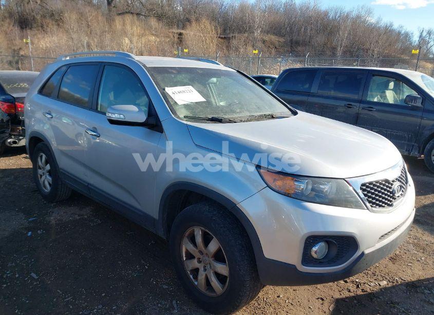 2013 Kia Sorento LX (VIN 5XYKT3A6XDG417565) main photo