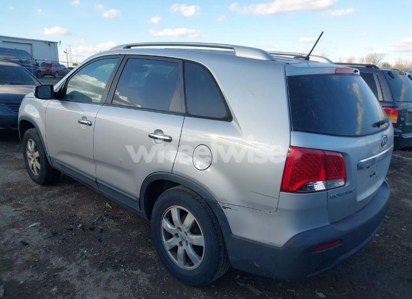 Photo 3 of 2013 Kia Sorento LX (VIN 5XYKT3A6XDG417565)