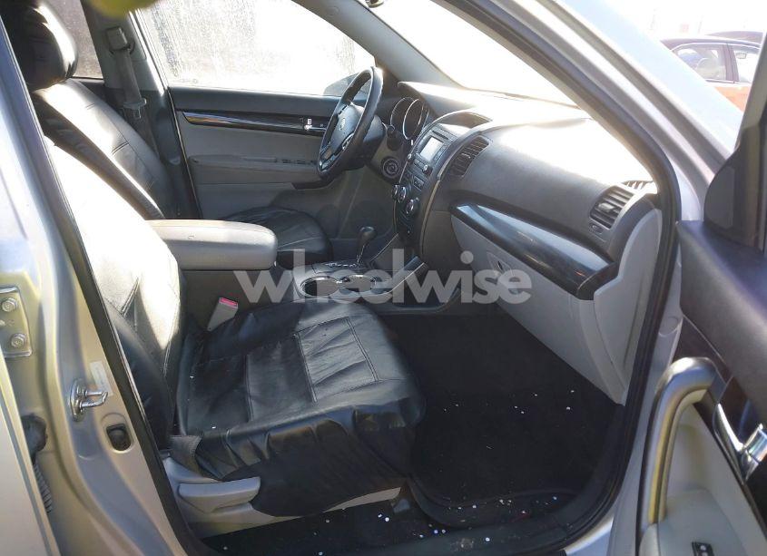 Photo 5 of 2013 Kia Sorento LX (VIN 5XYKT3A6XDG417565)