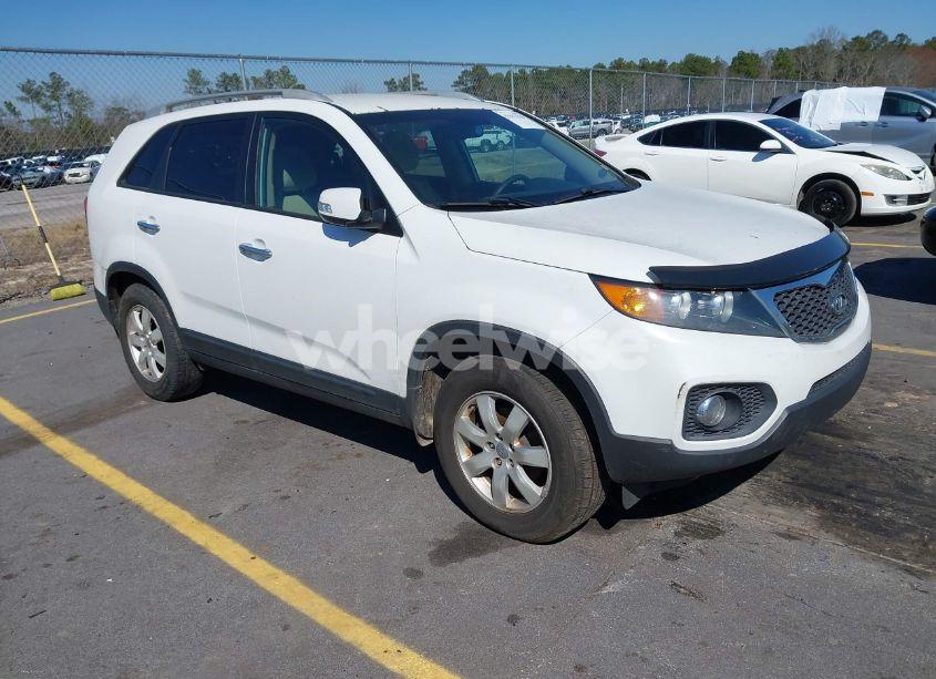 2013 Kia Sorento LX (VIN 5XYKT3A6XDG421406) main photo