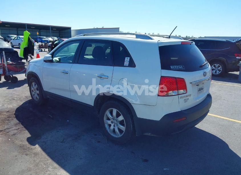 Photo 3 of 2013 Kia Sorento LX (VIN 5XYKT3A6XDG421406)