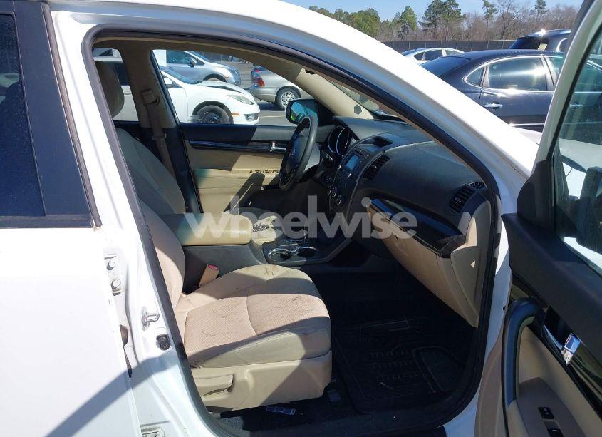 Photo 5 of 2013 Kia Sorento LX (VIN 5XYKT3A6XDG421406)