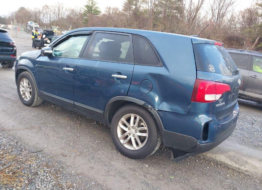 Photo 3 of 2014 Kia Sorento LX (VIN 5XYKT3A6XEG434576)