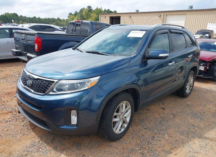 Photo 2 of 2014 Kia Sorento LX (VIN 5XYKT3A6XEG437560)