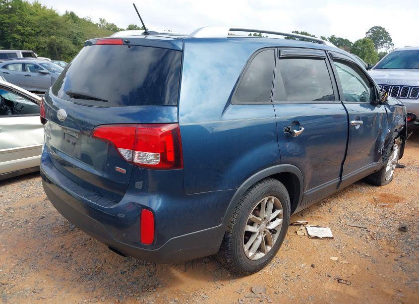 Photo 4 of 2014 Kia Sorento LX (VIN 5XYKT3A6XEG437560)