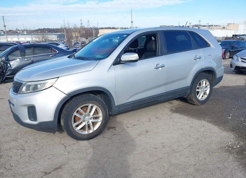 Photo 2 of 2014 Kia Sorento LX (VIN 5XYKT3A6XEG445965)