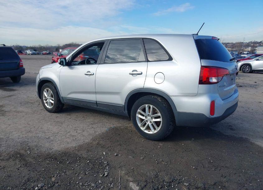 Photo 3 of 2014 Kia Sorento LX (VIN 5XYKT3A6XEG445965)