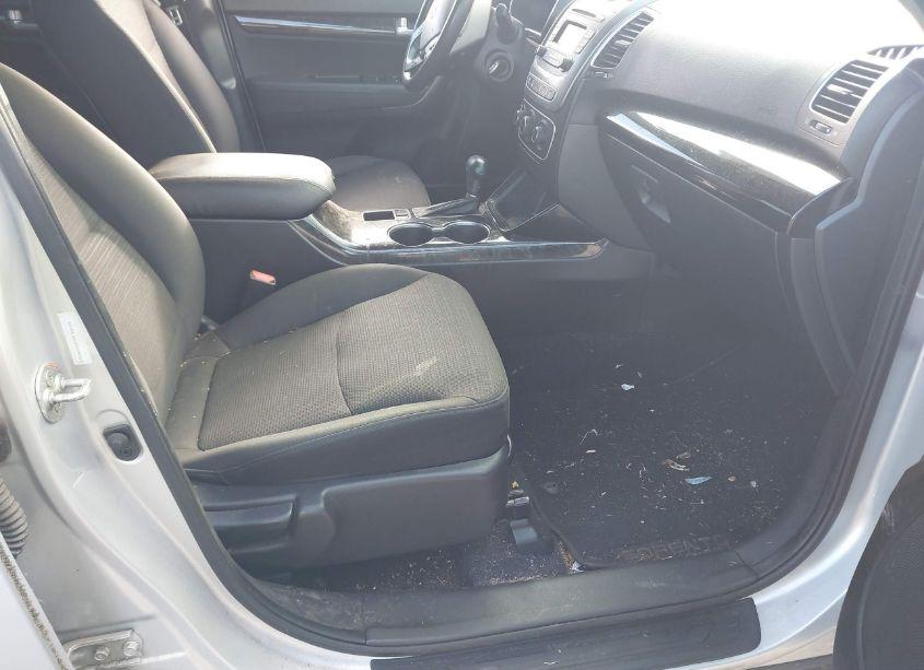 Photo 5 of 2014 Kia Sorento LX (VIN 5XYKT3A6XEG445965)