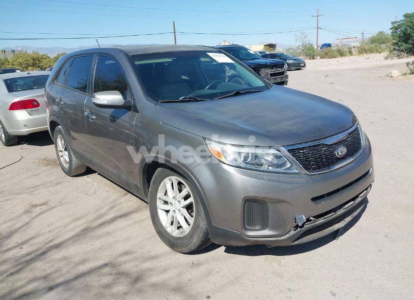 2014 Kia Sorento LX (VIN 5XYKT3A6XEG480411) main photo