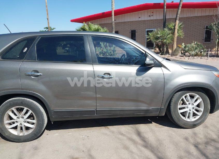 Photo 13 of 2014 Kia Sorento LX (VIN 5XYKT3A6XEG480411)