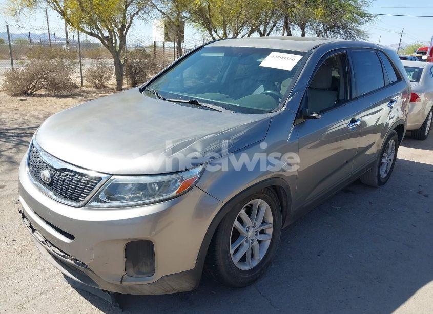 Photo 2 of 2014 Kia Sorento LX (VIN 5XYKT3A6XEG480411)