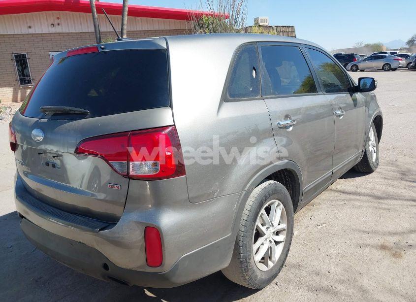 Photo 4 of 2014 Kia Sorento LX (VIN 5XYKT3A6XEG480411)