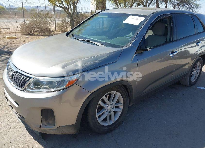 Photo 6 of 2014 Kia Sorento LX (VIN 5XYKT3A6XEG480411)
