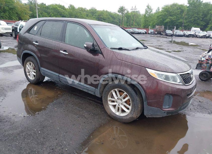 2014 Kia Sorento LX (VIN 5XYKT3A6XEG543006) main photo