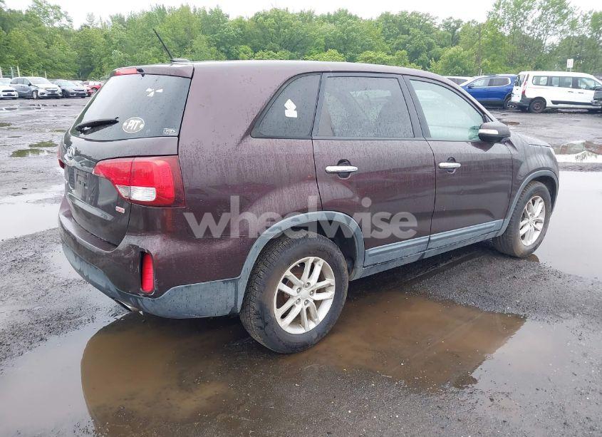 Photo 4 of 2014 Kia Sorento LX (VIN 5XYKT3A6XEG543006)