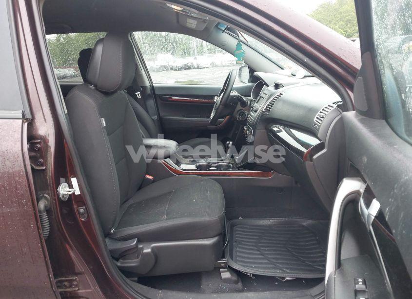 Photo 5 of 2014 Kia Sorento LX (VIN 5XYKT3A6XEG543006)