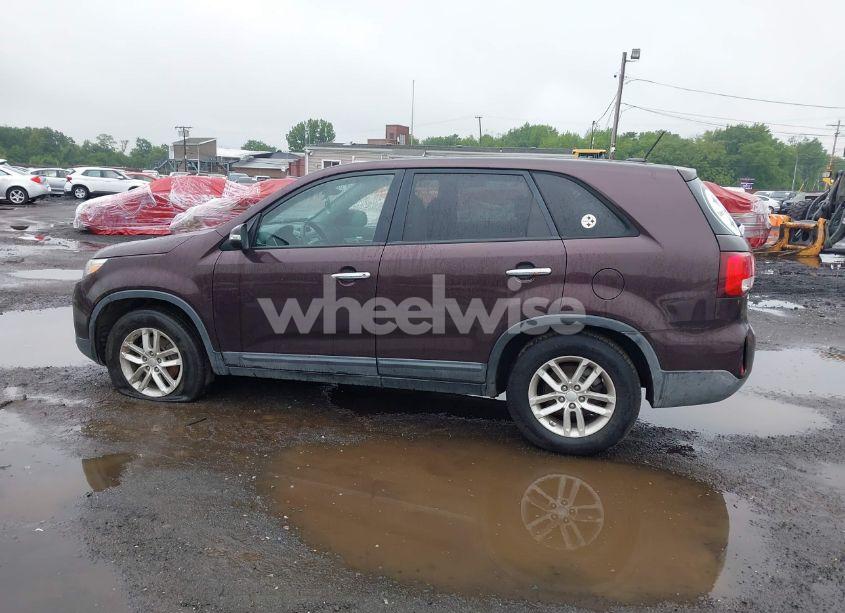 Photo 6 of 2014 Kia Sorento LX (VIN 5XYKT3A6XEG543006)