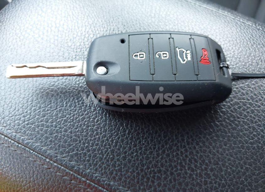 Photo 11 of 2015 Kia Sorento LX (VIN 5XYKT3A6XFG572913)