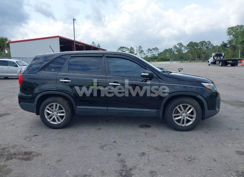 Photo 13 of 2015 Kia Sorento LX (VIN 5XYKT3A6XFG572913)