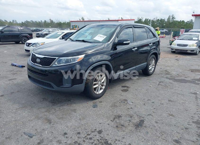 Photo 2 of 2015 Kia Sorento LX (VIN 5XYKT3A6XFG572913)