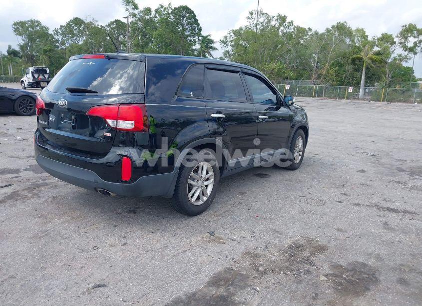 Photo 4 of 2015 Kia Sorento LX (VIN 5XYKT3A6XFG572913)